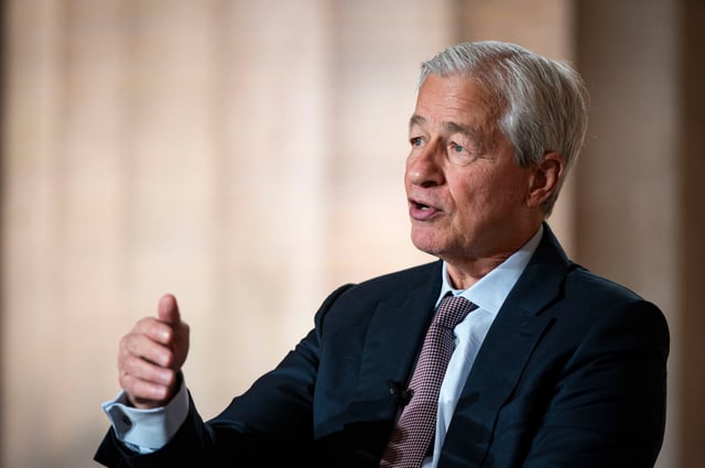 Jamie Dimon, CEO of JPMorgan Chase, wants employees to stop checking emails during meetings.