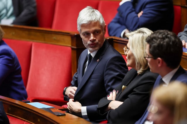 Relations franco-algériennes : «L’Algérie nous a humiliés», martèle Laurent Wauquiez