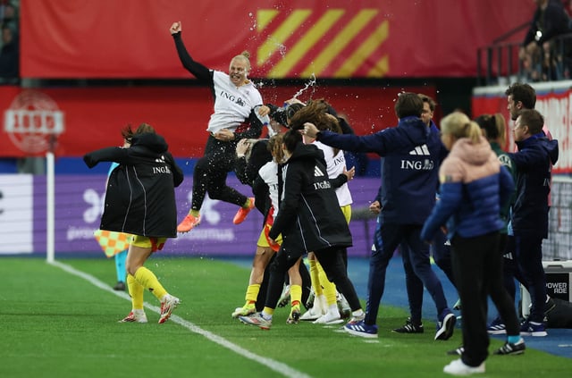 Soccer Football - Women's Nations League - League A - Belgium v England - Den Dreef, Leuven, Belgium - April 8, 2025 Belgium players celebrate after the match REUTERS/Yves Herman