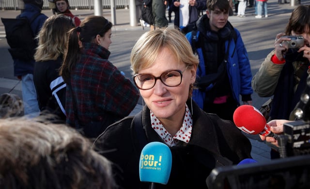 L’actrice française Judith Godreche s’adresse à la presse, au Palais de justice de Paris, à Paris, le 3 février 2025.