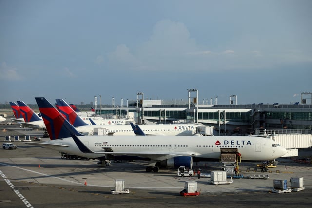 Delta Air Lines planes are seen at John F. Kennedy International Airport on the July 4th weekend in Queens, New York City, U.S., July 2, 2022. REUTERS/Andrew Kelly/File Photo