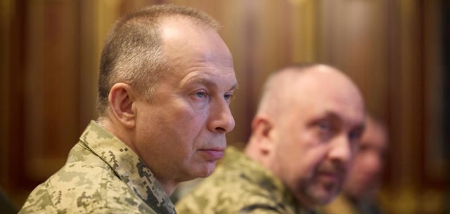 Generaloberst Olexander Syrskyj, Oberbefehlshaber der ukrainischen Streitkräfte bei einem Treffen mit dem militärischen Führungsteam im Mariinsky-Palast in Kiew