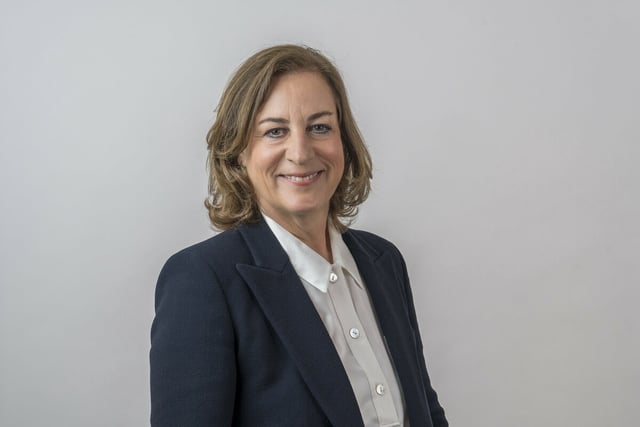 Porträtbild der Kandidatin Sandra Harzer-Kux