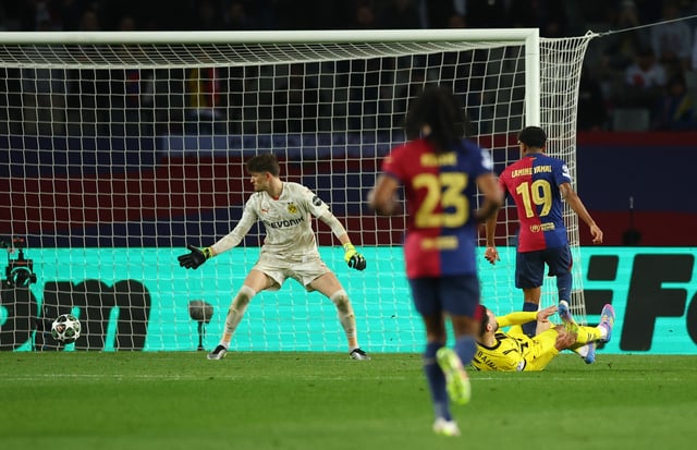 Soccer Football - Champions League - Quarter Final - First Leg - FC Barcelona v Borussia Dortmund - Estadi Olimpic Lluis Companys, Barcelona, Spain - April 9, 2025 FC Barcelona's Lamine Yamal scores their fourth goal REUTERS/Albert Gea