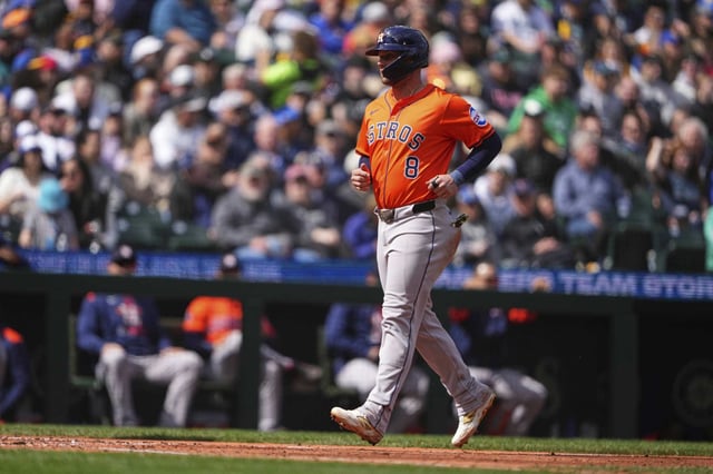 It took until the season&#39;s 12th game for Christian Walker to draw his first walk, and he did so twice Wednesday.