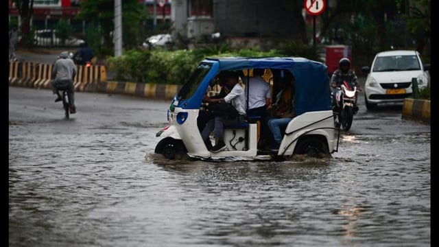 The India Meteorological Department (IMD) predicted partly cloudy sky with one or two spells of rain or thundershowers for Lucknow. (Deepak Gupta/HT Photo)