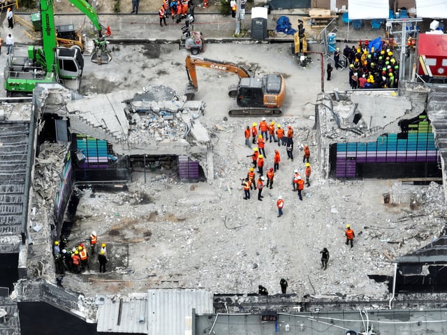 A drone view shows emergency personnel at the site of the collapsed Jet Set nightclub, in Santo Domingo, Dominican Republic, April 10, 2025. REUTERS/Ricardo Arduengo