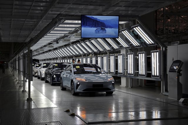 Employees work on the production line at a factory of Chinese electric vehicle (EV) maker Nio in Hefei, Anhui province, China April 2, 2025. REUTERS/Florence Lo/File Photo