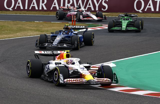 Formula One F1 - Japanese Grand Prix - Suzuka Circuit, Suzuka, Japan - April 6, 2025 Red Bull's Yuki Tsunoda, Williams' Carlos Sainz Jr., Sauber's Nico Hulkenberg and Haas' Esteban Ocon in action during the race REUTERS/Manami Yamada