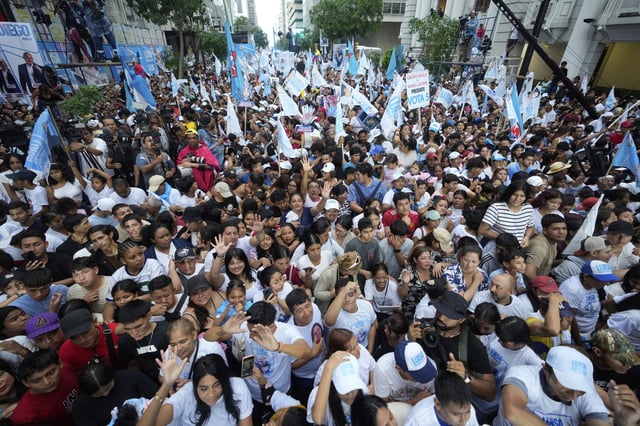 Supporters of Luisa Gonzalez, presidential candidate for the Citizen Revolution party, attend a campaign event in Guayaquil, Ecuador, Thursday, April 10, 2025. (AP Photo/Fernando Vergara)