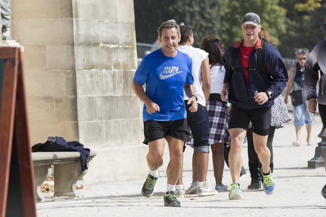 Nicolas Sarkozy lors d’un jogging au jardin des Tuileries en 2014. En 2009, l’ancien président a été victime d’un malaise lors d’un jogging à Versailles. L’Élysée avait alors publié un communiqué sur son état de santé.