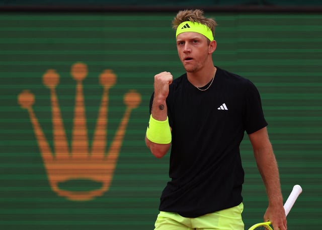 Tennis - ATP Masters 1000 - Monte Carlo Masters - Monte Carlo Country Club, Roquebrune-Cap-Martin, France - April 12, 2025  Spain's Alejandro Davidovich Fokina reacts during his semi final match against Spain's Carlos Alcaraz REUTERS/Manon Cruz