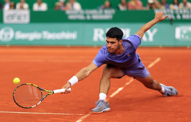 Tennis - ATP Masters 1000 - Monte Carlo Masters - Monte Carlo Country Club, Roquebrune-Cap-Martin, France - April 12, 2025 Spain's Carlos Alcaraz in action during his semi final match against Spain's Alejandro Davidovich Fokina REUTERS/Manon Cruz