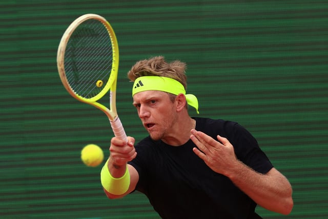 Tennis - ATP Masters 1000 - Monte Carlo Masters - Monte Carlo Country Club, Roquebrune-Cap-Martin, France - April 12, 2025  Spain's Alejandro Davidovich Fokina in action during his semi final match against Spain's Carlos Alcaraz REUTERS/Manon Cruz