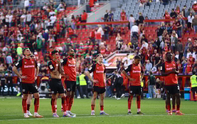 Soccer Football - Bundesliga - Bayer Leverkusen v 1. FC Union Berlin - BayArena, Leverkusen, Germany - April 12, 2025 Bayer Leverkusen's Florian Wirtz with teammates look dejected after the match REUTERS/Thilo Schmuelgen