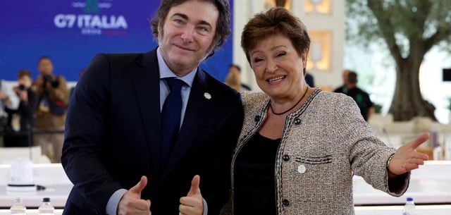 Daumen hoch: Argentiniens Präsident Milei mit der Geschäftsführerin des Internationalen Währungsfonds Kristalina Georgieva