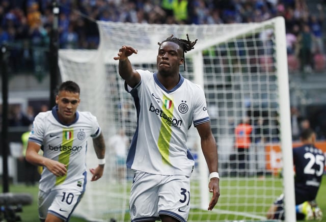 Soccer Football - Serie A - Inter Milan v Cagliari - San Siro, Milan, Italy - April 12, 2025 Inter Milan's Yann Bisseck celebrates scoring their third goal with Inter Milan's Lautaro Martinez REUTERS/Alessandro Garofalo