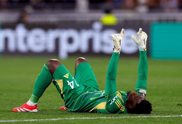 Soccer Football - Europa League - Quarter Final - First Leg - Olympique Lyonnais v Manchester United - Groupama Stadium, Lyon, France - April 10, 2025 Manchester United's Andre Onana celebrates their second goal scored by Manchester United's Joshua Zirkzee Action Images via Reuters/Andrew Couldridge/File Photo