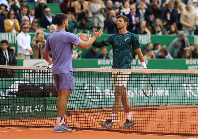 Tennis - ATP Masters 1000 - Monte Carlo Masters - Monte Carlo Country Club, Roquebrune-Cap-Martin, France - April 13, 2025 Spain's Carlos Alcaraz shakes hands with Italy's Lorenzo Musetti after winning the final match REUTERS/Manon Cruz