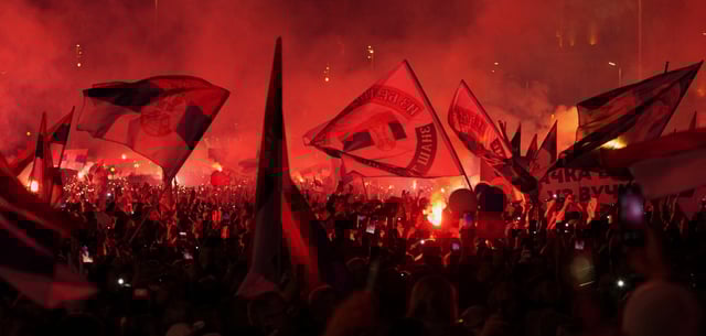 Über 50.000: Anhänger des serbischen Präsidenten Vucic kamen am Samstagabend zu der Kundgebung in Belgrad