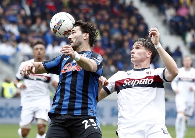 Soccer Football - Serie A - Atalanta v Bologna - Gewiss Stadium, Bergamo, Italy - April 13, 2025 Atalanta's Sead Kolasinac in action with Bologna's Giovanni Fabbian REUTERS/Alessandro Garofalo