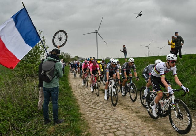 Van der Poel et Pogacar sont passés à l’attaque.