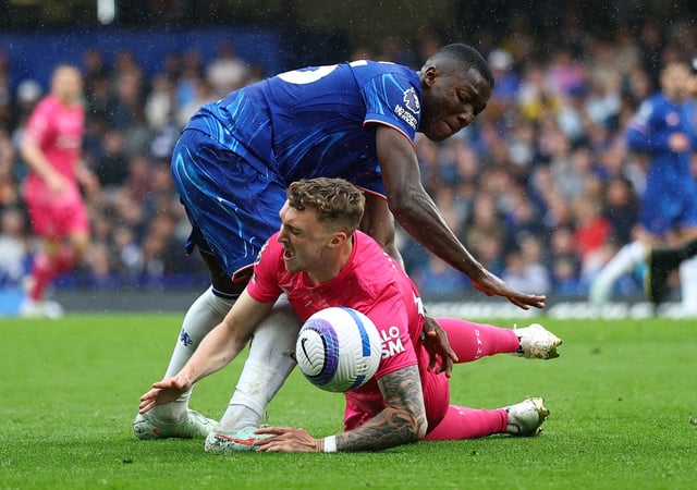 Soccer Football - Premier League - Chelsea v Ipswich Town - Stamford Bridge, London, Britain - April 13, 2025 Ipswich Town's Jack Taylor in action with Chelsea's Moises Caicedo Action Images via Reuters/Matthew Childs EDITORIAL USE ONLY. NO USE WITH UNAUTHORIZED AUDIO, VIDEO, DATA, FIXTURE LISTS, CLUB/LEAGUE LOGOS OR 'LIVE' SERVICES. ONLINE IN-MATCH USE LIMITED TO 120 IMAGES, NO VIDEO EMULATION. NO USE IN BETTING, GAMES OR SINGLE CLUB/LEAGUE/PLAYER PUBLICATIONS. PLEASE CONTACT YOUR ACCOUNT REPRESENTATIVE FOR FURTHER DETAILS..