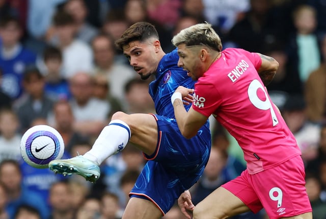 Soccer Football - Premier League - Chelsea v Ipswich Town - Stamford Bridge, London, Britain - April 13, 2025 Chelsea's Pedro Neto in action with Ipswich Town's Julio Enciso Action Images via Reuters/Matthew Childs EDITORIAL USE ONLY. NO USE WITH UNAUTHORIZED AUDIO, VIDEO, DATA, FIXTURE LISTS, CLUB/LEAGUE LOGOS OR 'LIVE' SERVICES. ONLINE IN-MATCH USE LIMITED TO 120 IMAGES, NO VIDEO EMULATION. NO USE IN BETTING, GAMES OR SINGLE CLUB/LEAGUE/PLAYER PUBLICATIONS. PLEASE CONTACT YOUR ACCOUNT REPRESENTATIVE FOR FURTHER DETAILS..