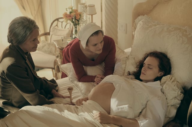 Offred and her fellow Handmaids assist with the delivery of Janine's baby, prompting Offred to recall her own daughter’s birth.