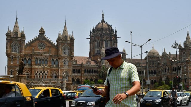 Mumbai, India – 09, April 2025: A man walk on the road side during the heat wave on a hot afternoon, at CST in Mumbai, India, on Wednesday, April 09, 2025. (Photo by Bhushan Koyande/HT Photo)