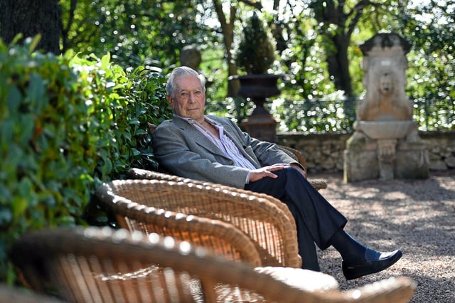 Mario Vargas Llosa en 2014 à Aix-en-Provence, à La Fête du Livre.

