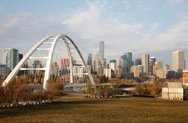 View of the downtown city skyline of Edmonton, Alberta, Canada, October 6, 2021. Picture taken October 6, 2021. REUTERS/Todd Korol/File Photo