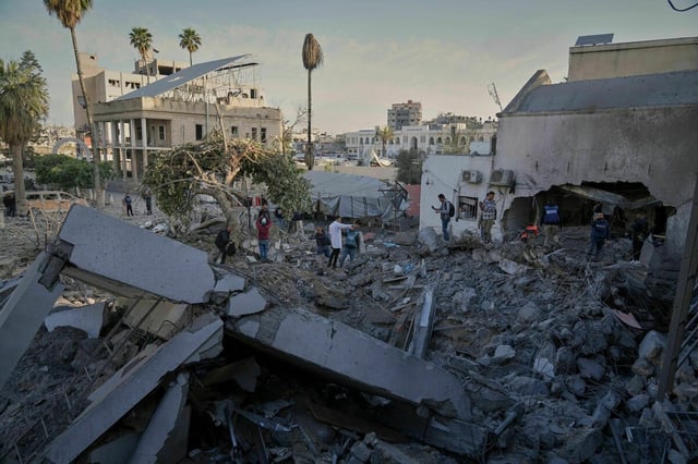 Die Ambulanz- und Laborstation des arabischen Baptistenkrankenhauses Al-Ahli ist zu sehen, nachdem sie am späten Samstag von einem israelischen Armeeschlag getroffen wurde.