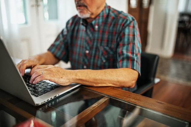 Use of computers and other forms of technology was linked with a lower risk of cognitive impairment, new research has found.