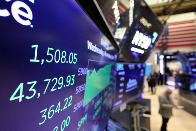 A screen displays the Dow Jones Industrial Average at market close, after Republican presidential nominee Donald Trump became U.S. president-elect, at the New York Stock Exchange, in New York City, U.S., November 6, 2024. REUTERS/Andrew Kelly/File Photo