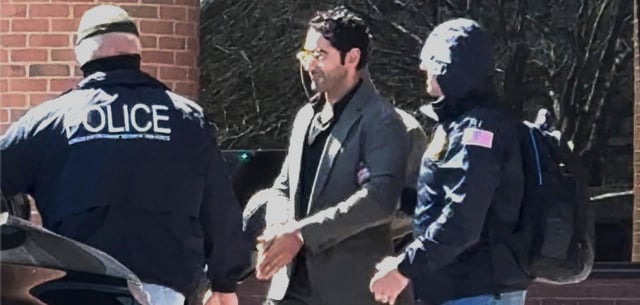 Der palästinensischer Aktivist Mohsen Mahdawi bei seiner Festnahme
