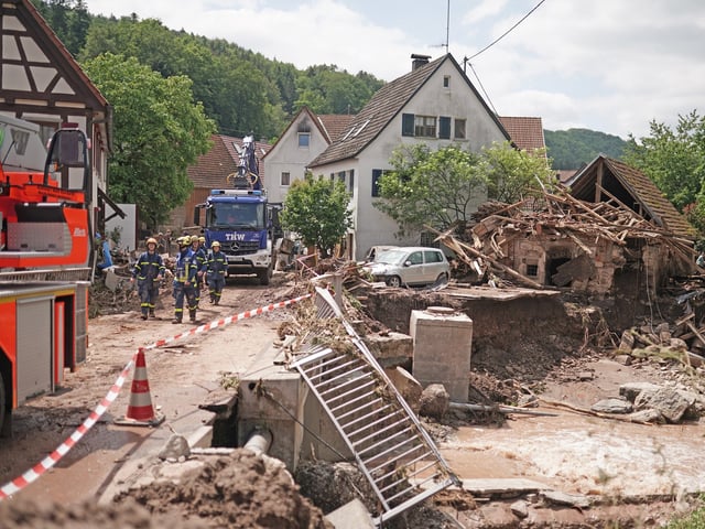 Aufräumarbeiten im Juni 2024 nach einem Hochwasser in Rudersberg (Baden-Württemberg)