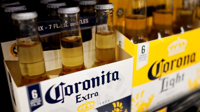 Unionized workers at Manhattan Beer & Beverage Distributors may strike over pension disputes, risking beer supply shortages in New York City. REUTERS/Lucy Nicholson/File Photo/File Photo