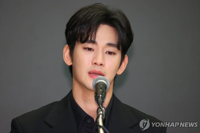 Actor Kim Soo-hyun speaks during a press conference in Seoul on March 31, 2025. (Yonhap)