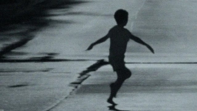 A child running across a road in Weapons.