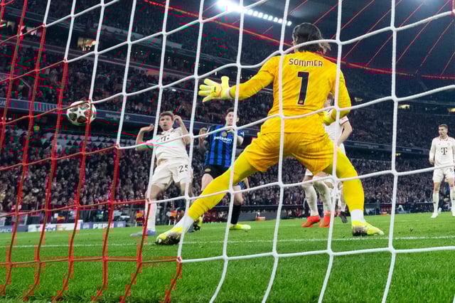 Im Hinspiel erzielte Thomas Müller (l.) nach seiner Einwechslung das zwischenzeitliche 1:1. Am Ende verloren die Bayern aber gegen Inter Mailand 1:2