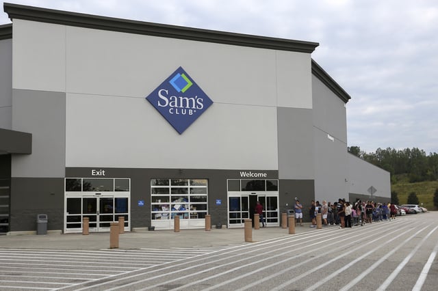 Residents wait in line at Sam&#39;s Club in the aftermath of Hurricane Helene Sunday, Sept. 29, 2024, in Aiken, S.C.
