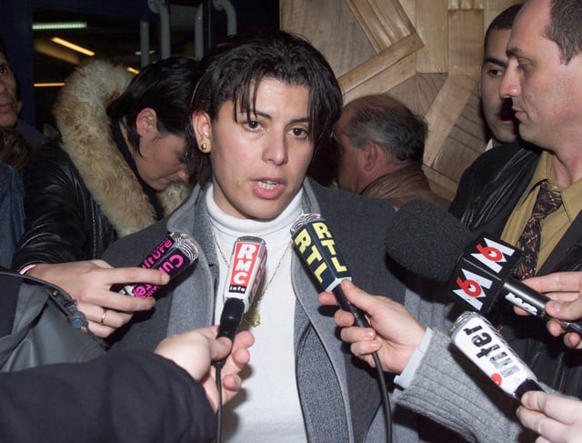 Âgée de 54 ans, cette ancienne joueuse de football, avait été condamnée à sept mois de prison avec sursis en 2001 pour avoir pénétré sur la pelouse du Stade de France avec un drapeau algérien lors d’un match amical France Algérie.