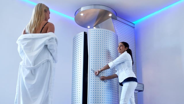 Cryotherapy involves exposing the body to extremely low temperatures and is said to help muscle recovery and reduce inflammation