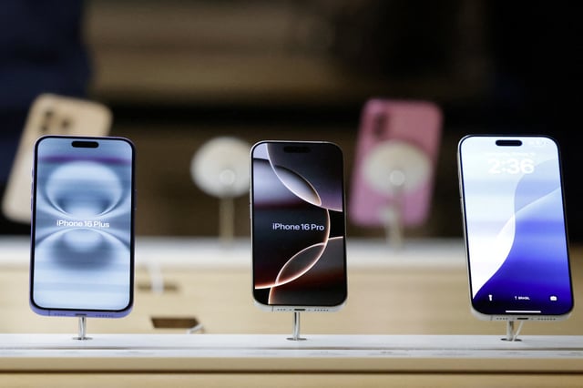 A view of Apple iPhones displayed at an Apple Store at Grand Central Terminal in New York City, New York, U.S., October 16, 2024. REUTERS/Kent J. Edwards/File Photo