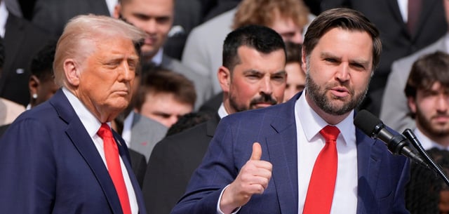 J.D. Vance mit US-Präsident Donald Trump bei einer Veranstaltung in Ohio