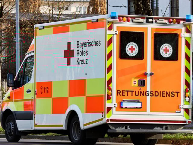 Die Mutter fand sie das Kind regungslos in ihrem Pool treibend vor. Der Dreijährige kam ins Krankenhaus. (Symbolbild)