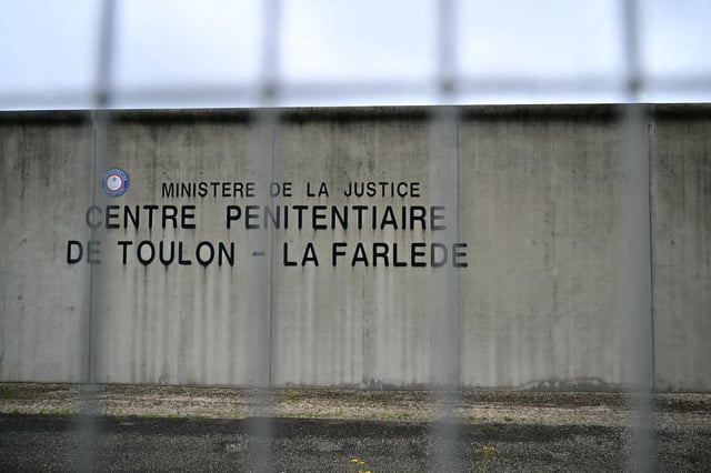 La prison de Toulon (Var) a été visée par des tirs d’armes automatiques, le 15 avril.