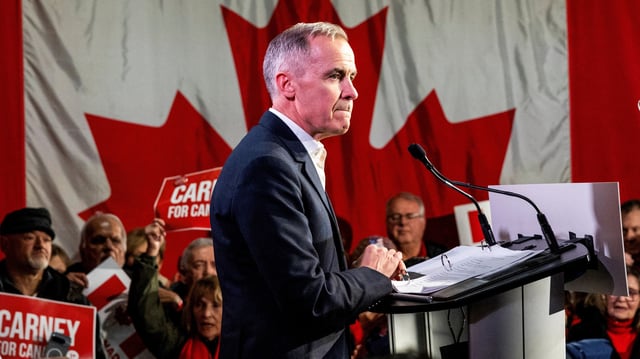 Le premier ministre du Canada, Mark Carney, fait une halte de campagne lors de sa tournée électorale du Parti libéral à Hamilton, en Ontario, le 10 avril.