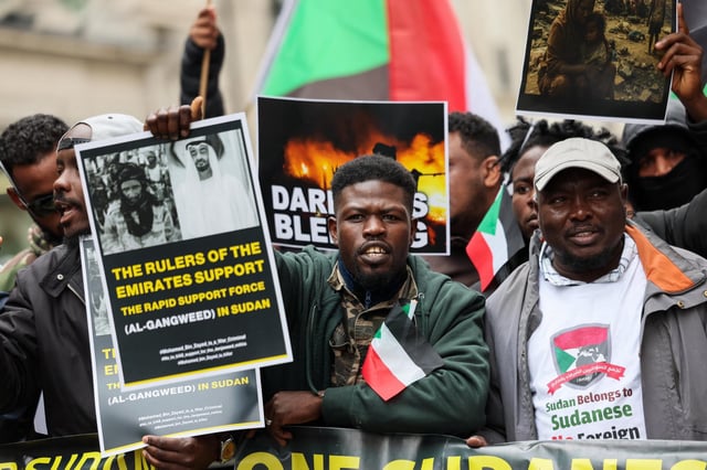 Protest in London anlässlich der Sudan-Konferenz